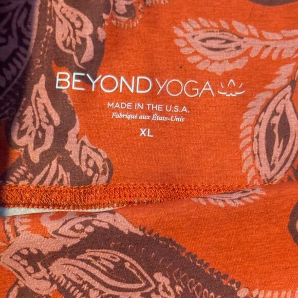 Beyond Yoga Paisley Print Shorts Womens Size XL NWT - Picture 3 of 4